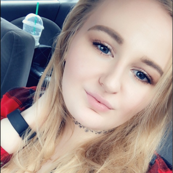 Meet your Posher, Mackenzie - Picture 2 of 4